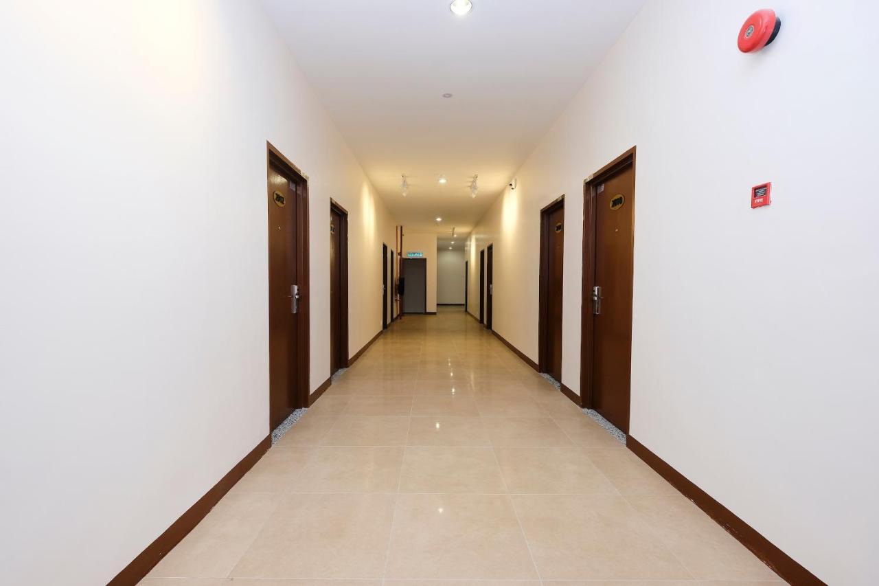 Super Oyo 43935 Mancalin Hotel Куантан Экстерьер фото