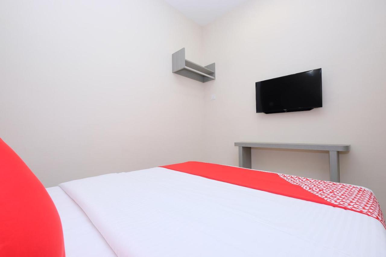 Super Oyo 43935 Mancalin Hotel Куантан Экстерьер фото