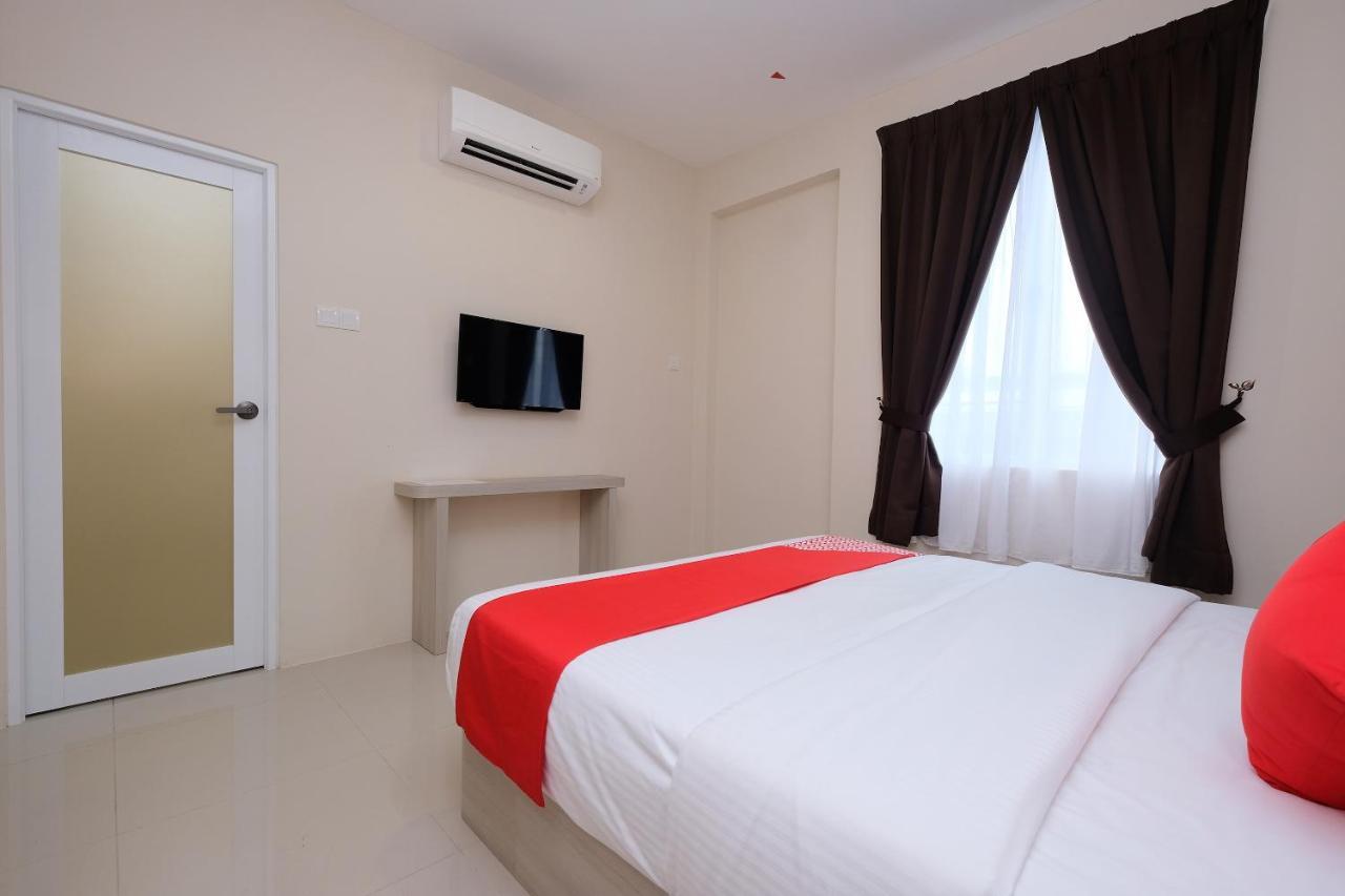 Super Oyo 43935 Mancalin Hotel Куантан Экстерьер фото