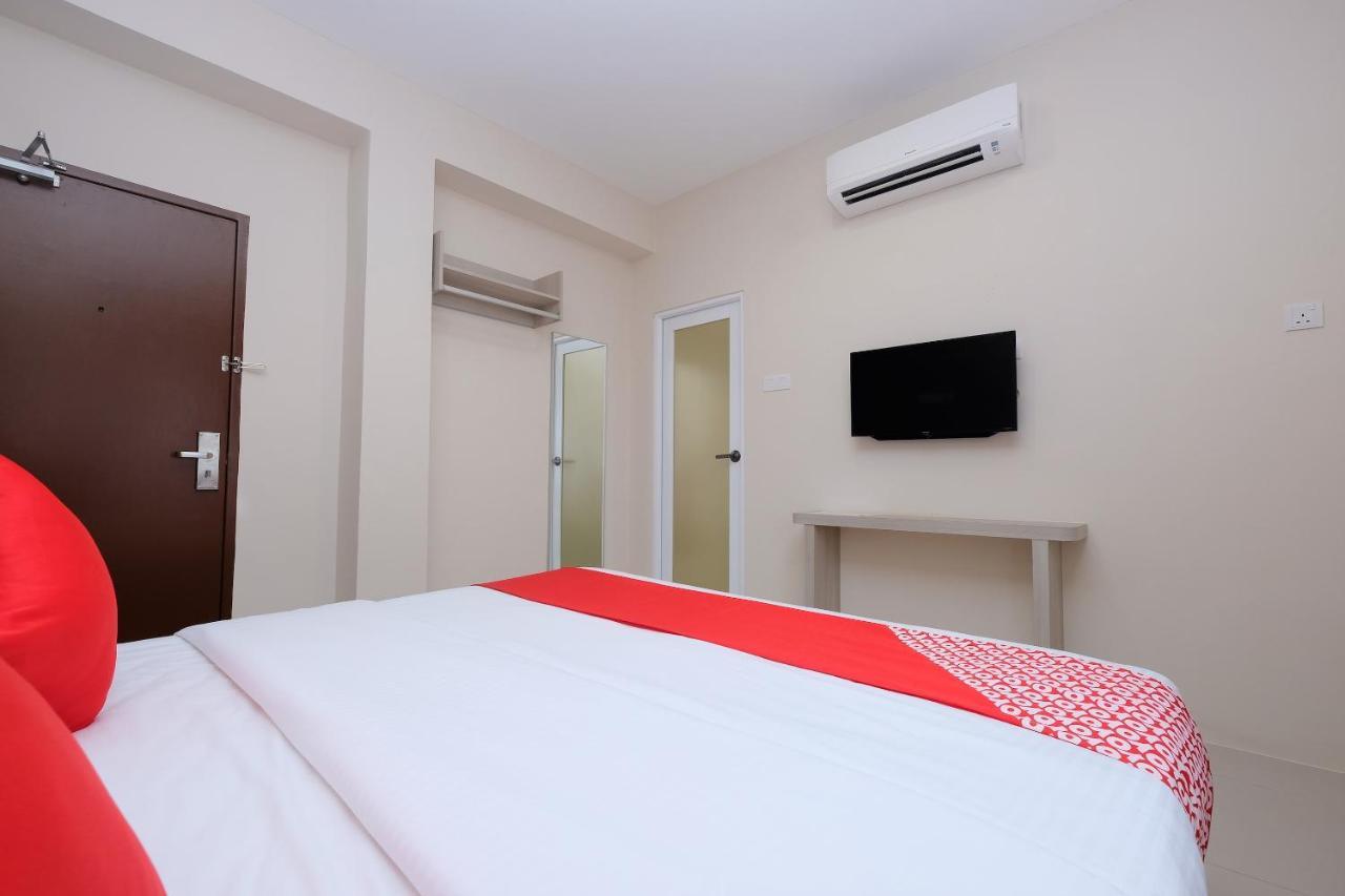 Super Oyo 43935 Mancalin Hotel Куантан Экстерьер фото