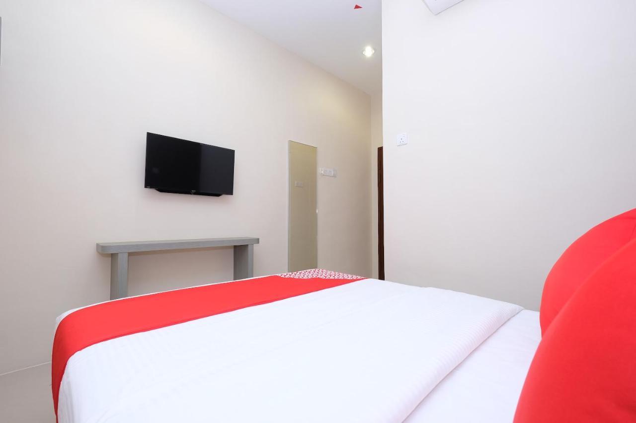 Super Oyo 43935 Mancalin Hotel Куантан Экстерьер фото