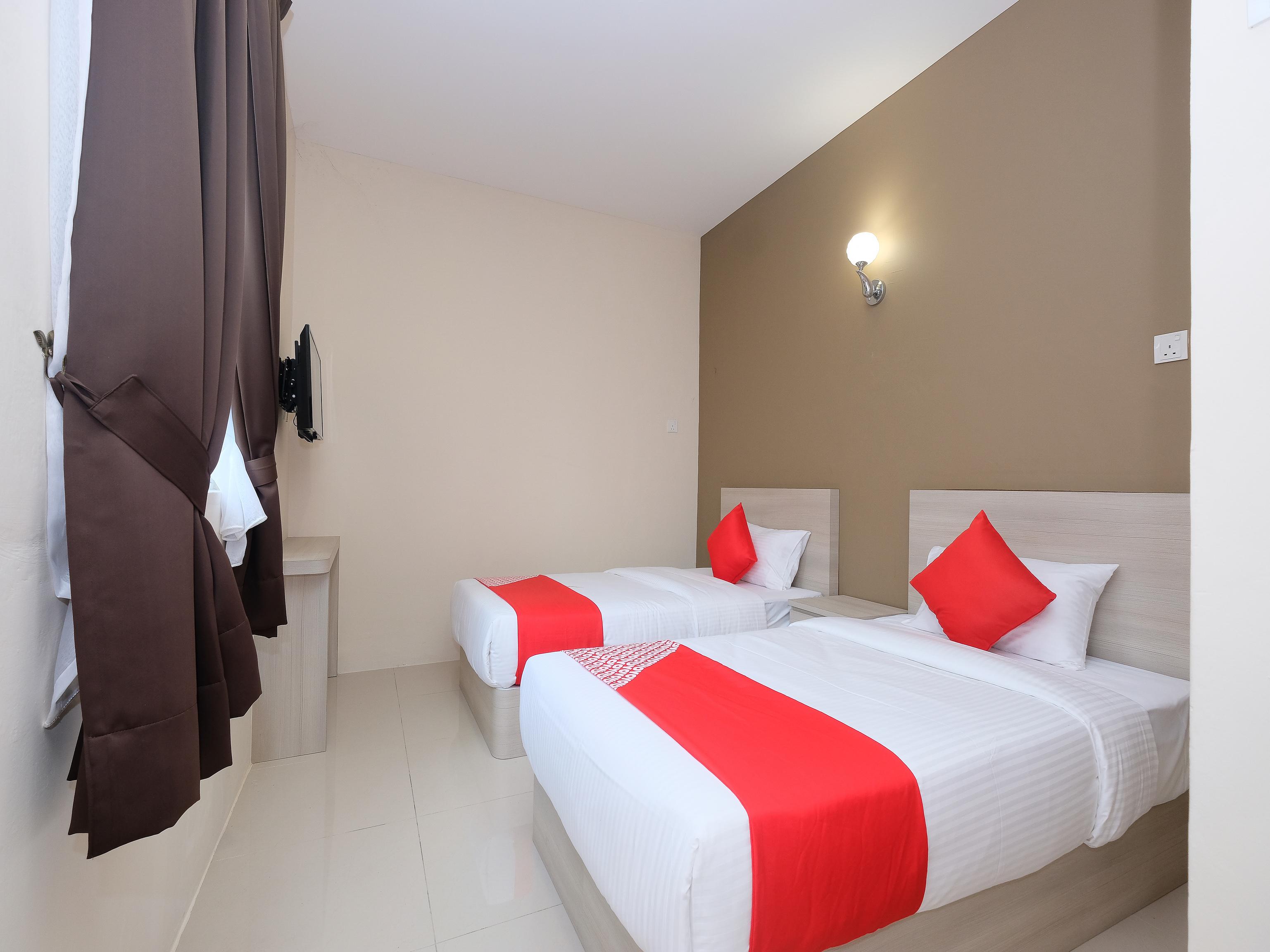 Super Oyo 43935 Mancalin Hotel Куантан Экстерьер фото