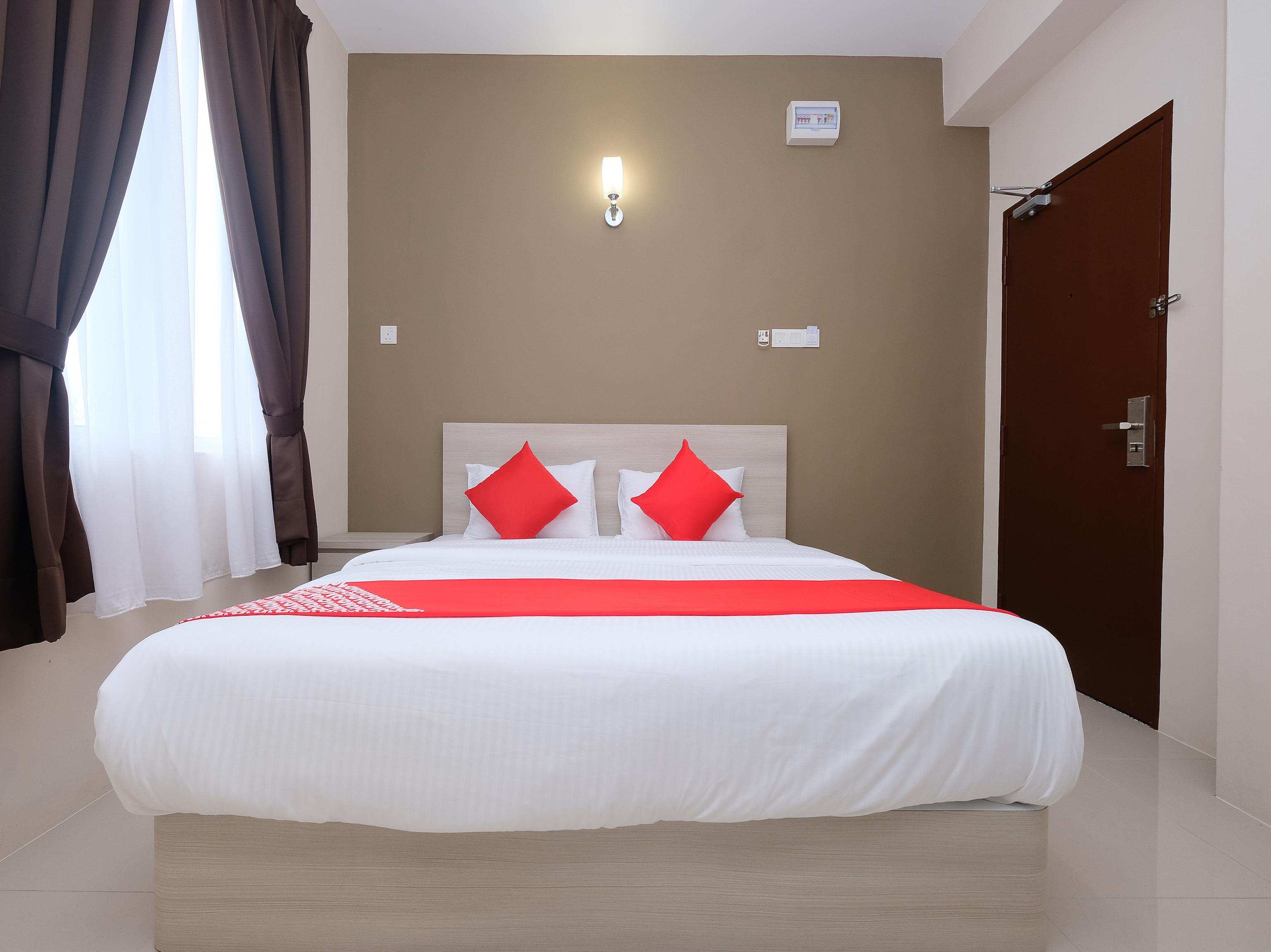 Super Oyo 43935 Mancalin Hotel Куантан Экстерьер фото