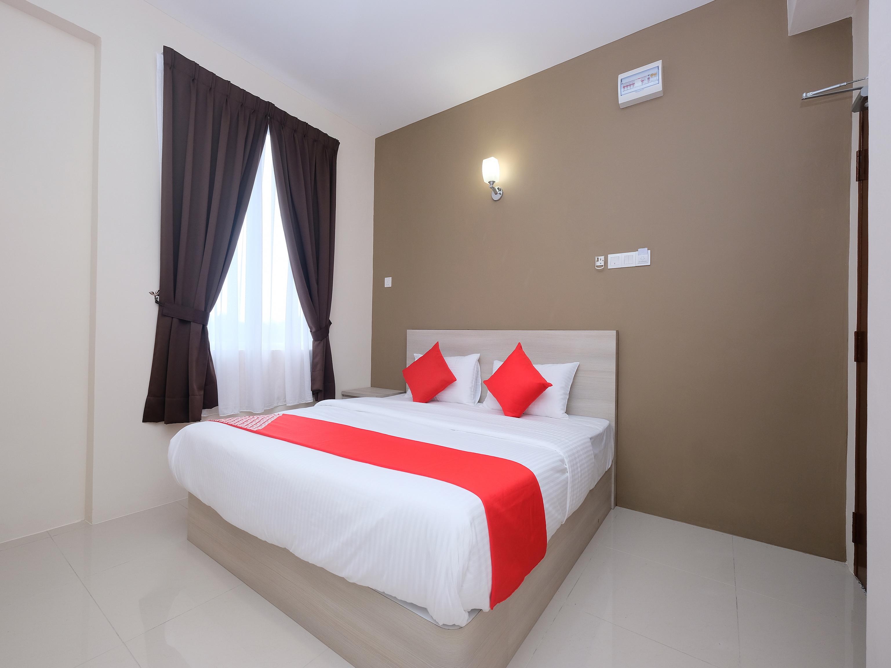 Super Oyo 43935 Mancalin Hotel Куантан Экстерьер фото