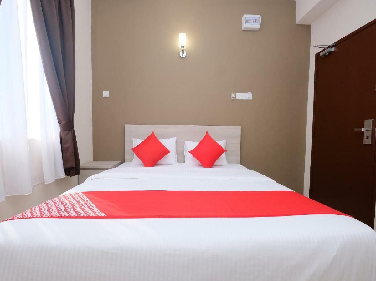 Super Oyo 43935 Mancalin Hotel Куантан Экстерьер фото